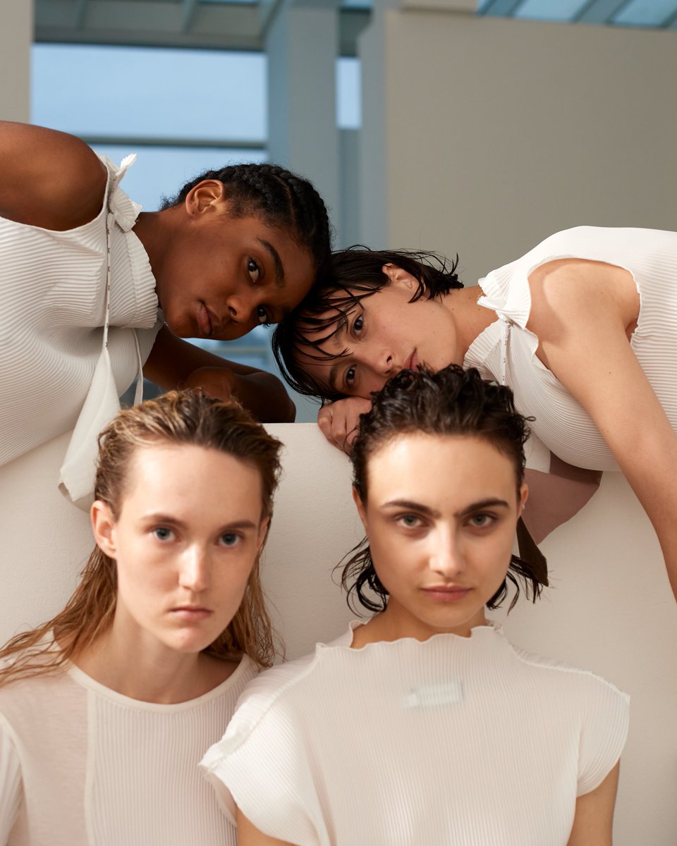 Avui a les 19:00h estrena d''Identitat', el nostre #fashionfilm d'estiu 2022 #SS2022 

080barcelonafashion.cat/080tv/