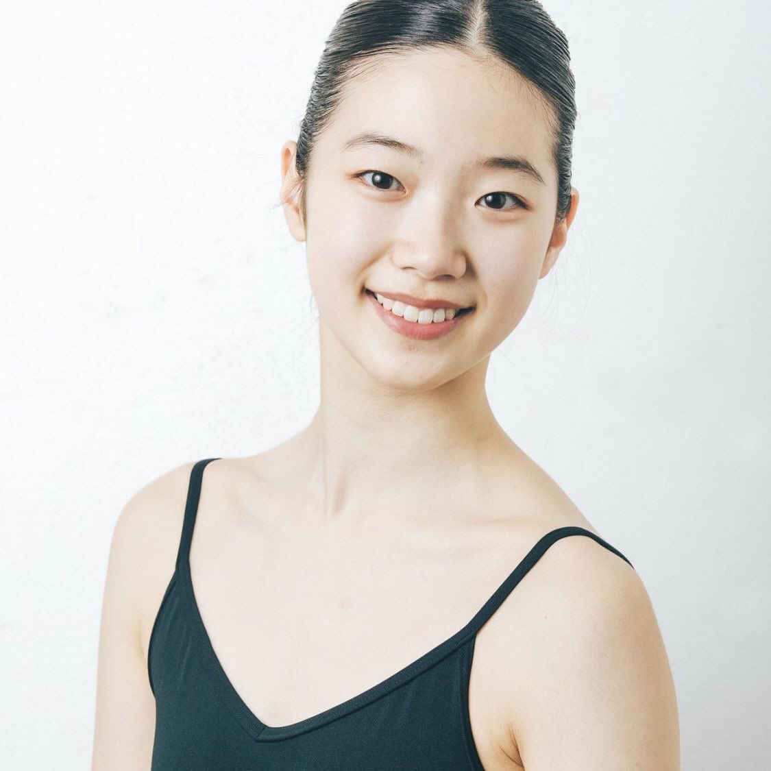 joe on X: LE SSERAFIM KAZUHA (Nakamura Kazuha) was scouted from Dutch  National Ballet Academy in Netherlands 🤯 She is not just a ballet trainee.  She is a PROFESSIONAL BALLERINA. Listed below