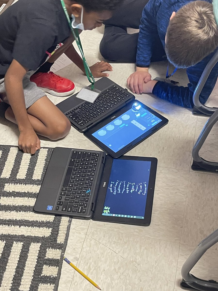 wrodell35's tweet photo. 4th Graders in Ms. Daly’s Math Class spent the morning coding @Ozobot into different shapes! Great way to show their knowledges of angles and congruent sides! 💚 #CCSTech #STEM https://t.co/AkLx8ugtj1