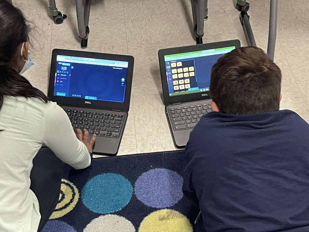 wrodell35's tweet photo. 4th Graders in Ms. Daly’s Math Class spent the morning coding @Ozobot into different shapes! Great way to show their knowledges of angles and congruent sides! 💚 #CCSTech #STEM https://t.co/AkLx8ugtj1