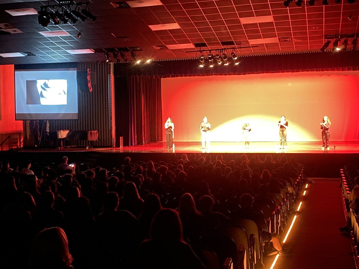 Are you wearing Vans or Nikes? Senior Humanities students discussing social contagions <a href="/scholarscenter/">HHS Humanities</a>