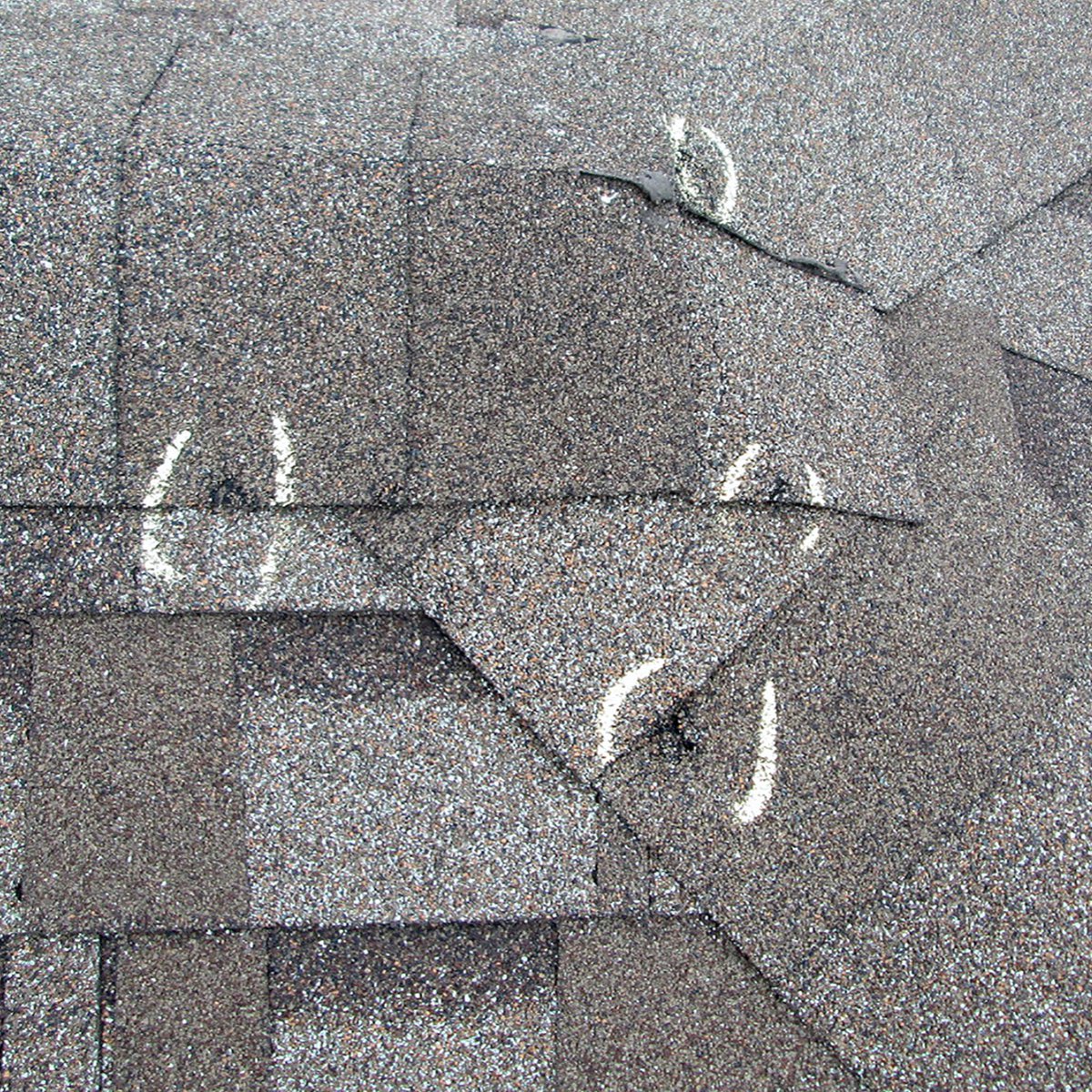 It's peak #HailSeason, which means you'll need to pay close attention to your roofing system. Here's what hail damage on your roof looks like and how we can help address it! #314RoofingSolutions #HoustonRoofing #RoofingContractor #RoofDamage #RoofRepair
🏡 buff.ly/3KkU9Ap