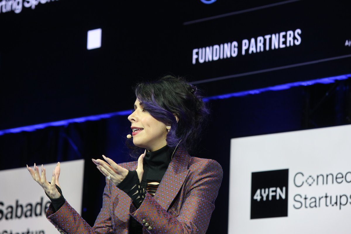 zina_cinker's tweet photo. I had so much fun doing the fireside chat at @4YFN_MWC  about
𝗠𝗔𝗧𝗧𝗘𝗥𝘃𝗲𝗿𝘀𝗲 𝘁𝗼 𝗠𝗲𝘁𝗮𝘃𝗲𝗿𝘀𝗲

How can bio synthetic intelligence, radical atoms &amp; #frontiermaterials change the way we experience future of living?

#matterverse #metaverse https://t.co/1cFpyiDWDC