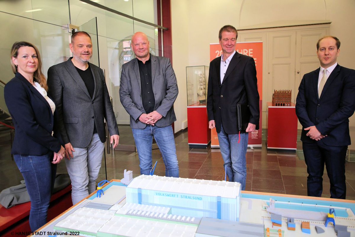 Erster Pachtvertrag für Stralsunder #Volkswerft unterschrieben

Die Stralsunder Werft wird künftig als maritimer Gewerbe- und Technologiepark wieder Volkswerft heißen: stralsund.de/shared/Nachric…

#stralsund #werft #hansestadt