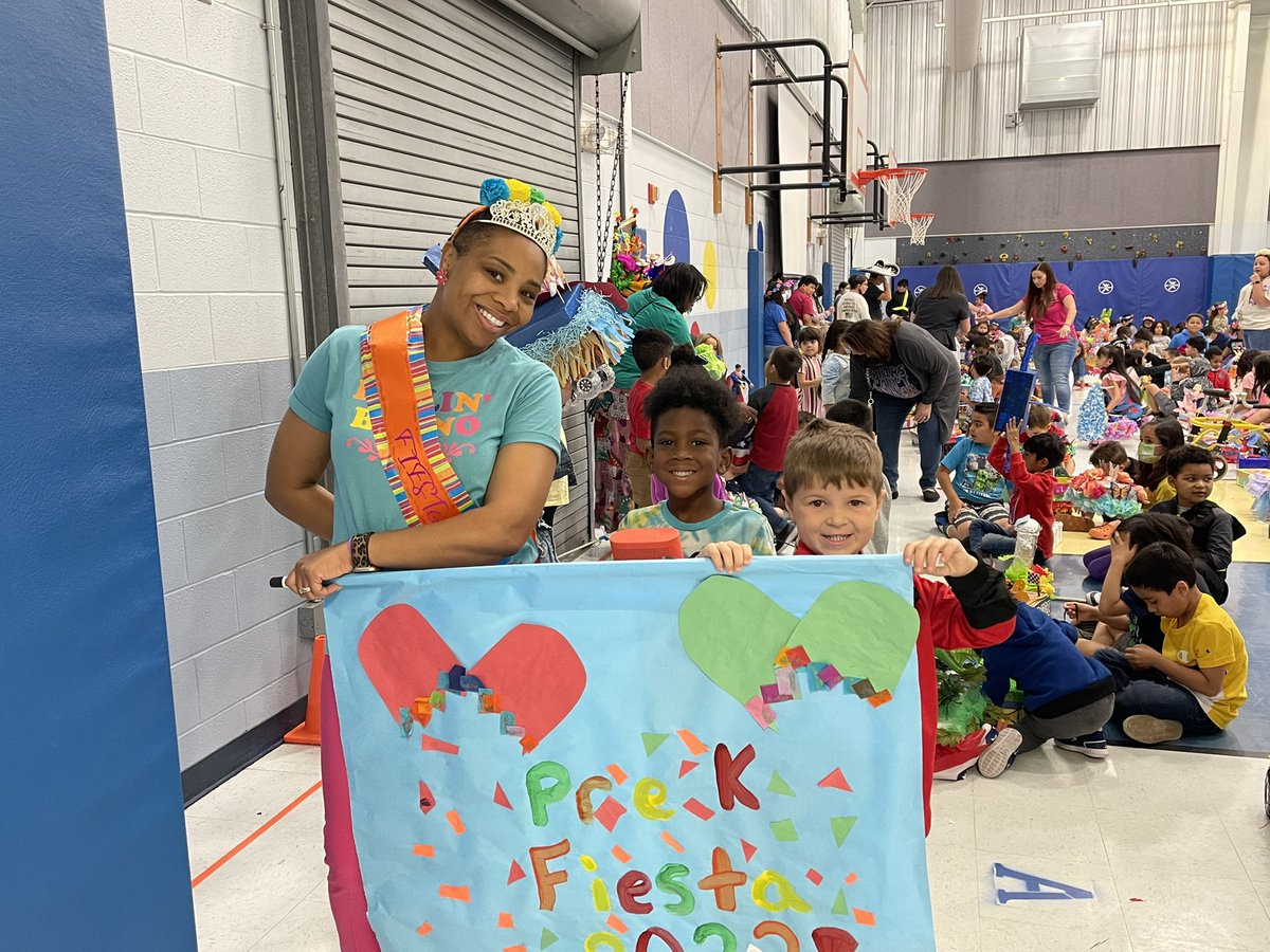 amanda_fraser9's tweet photo. What a great way to end the week! Fiesta Parade Tradition is back! @NISDMichael #fiestaparade #starsunited https://t.co/lGd0UgSSsY