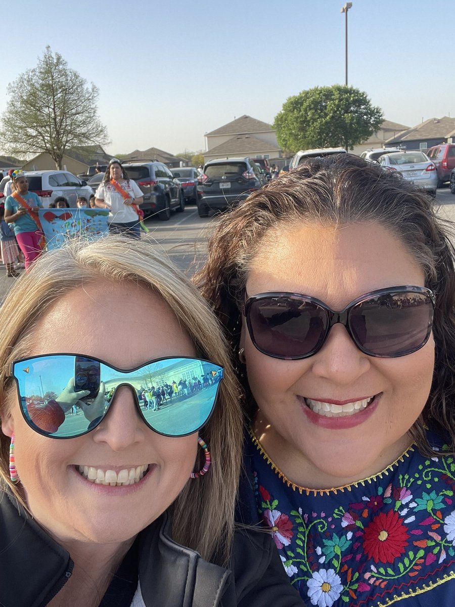 amanda_fraser9's tweet photo. What a great way to end the week! Fiesta Parade Tradition is back! @NISDMichael #fiestaparade #starsunited https://t.co/lGd0UgSSsY
