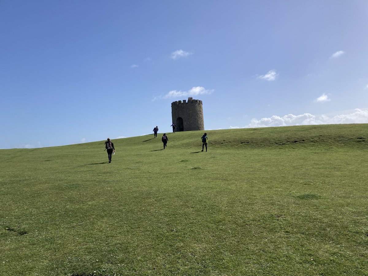 lucysneezum's tweet image. My first school trip that I’ve organised was successful today! 4 km circular walk to Uphill and it was glorious in the sun - despite all getting sandy eyeballs at the beach with the 45 km winds 😅 #ect #schooltrip #teachingfirst