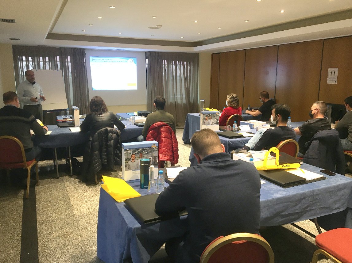 Pilz_ES_PT's tweet photo. ¡Estamos de #CMSE en #Madrid! Mañana terminan 4 días de #formación sobre #seguridad de #máquinas con nuestro equipo de expertos y los asistentes. Si no habéis asistido a esta convocatoria, en junio celebraremos otra en Barcelona y en octubre en Bilbao 👇
https://t.co/6pV4KgceGu https://t.co/4POI6BvU9F