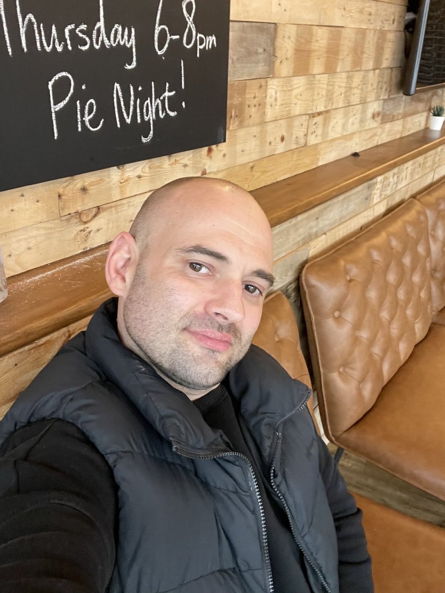 iancoxmma's tweet photo. Afternoon in the pub by my ones. #singlife #SingleAndMingle https://t.co/4TeKcmt47q