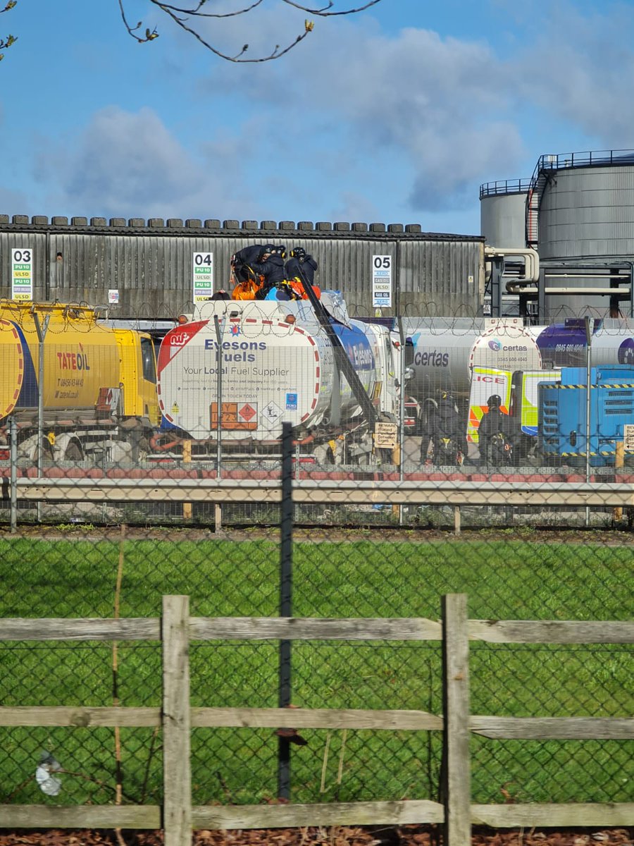 ballywalker13's tweet photo. Protesters at Kingbury fuel terminal arrested for sniffing fuel vapours https://t.co/U8zgeqz7Kc