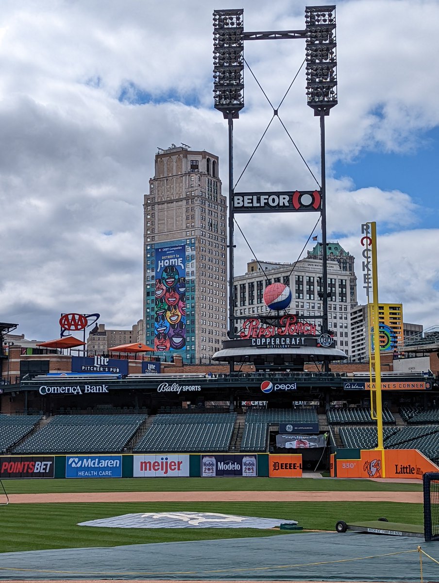 evanwoodbery's tweet photo. Notice anything different about the right field backdrop? 

🐳 https://t.co/cqNXIdJ0ls