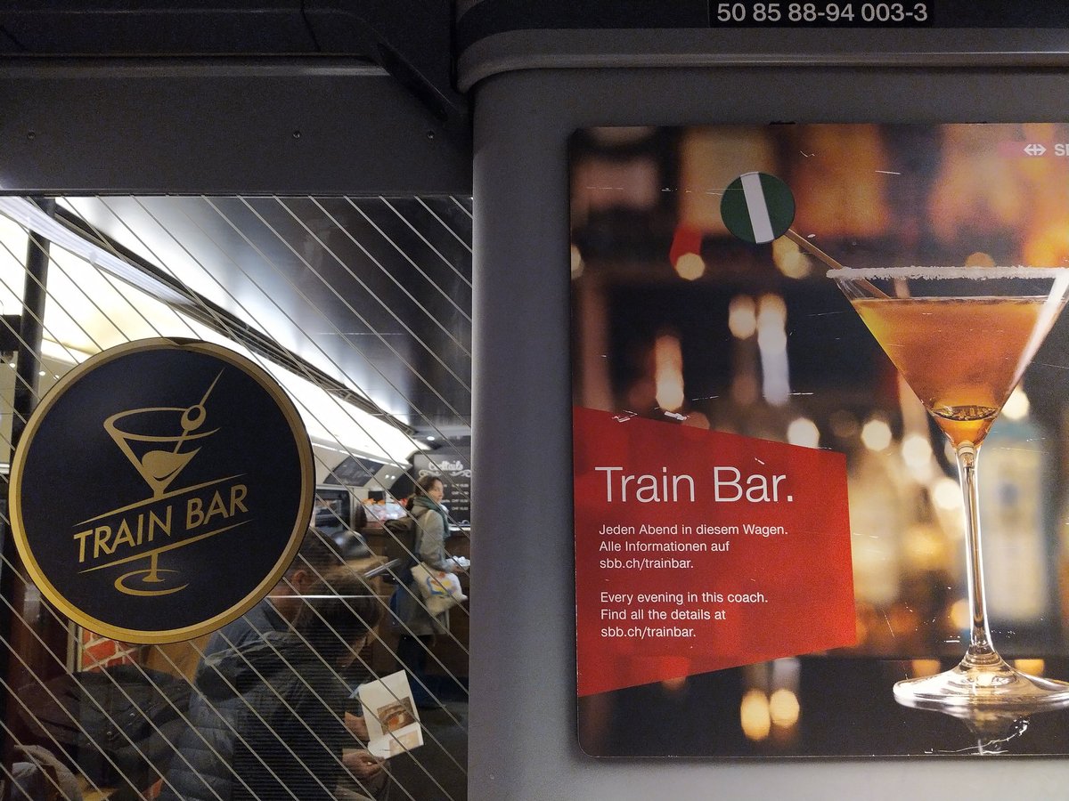 library_pirate's tweet photo. Jesses! 🤯 Da pendele ich nun 2 Jahre mit der @sbbnews und entdecke erst jetzt die #TrainBar 🍸🍹🥂 🥳 Die Schweizer sind einfach mal "geile Siech". Isso. 🤩 https://t.co/8gdmhlKEOl