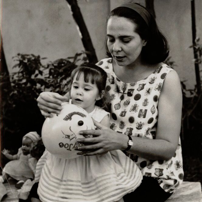 #MarielaCastro:"Mi mamá ha sido un ejemplo de ser humano para mí (...). En la medida que el tiempo pasa comprendo y veo con más claridad muchas virtudes de mi mamá, como mujer, como esposa, como hija, como hermana, como madre y como una luchadora social". #VilmaPorSiempre