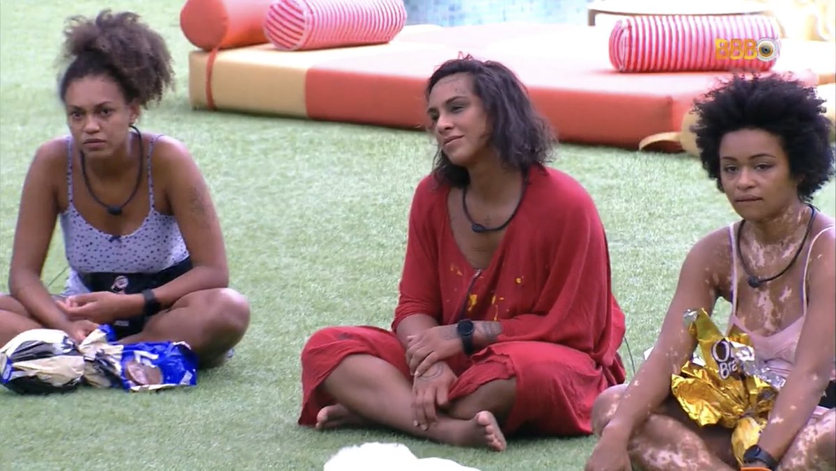 yuriolisfc's tweet photo. OLHA A CARA DAS COMADRES MANÉ KKKKKKKKKKKKKKKKKKKKKKKKKKKKKKKKKKKKKKKKKKKKKKKKKKKKKKKKKKKKKKKKKKKK IMPAGÁVEL 
#BBB22 #BBB2022 https://t.co/FBSpHXtPaL