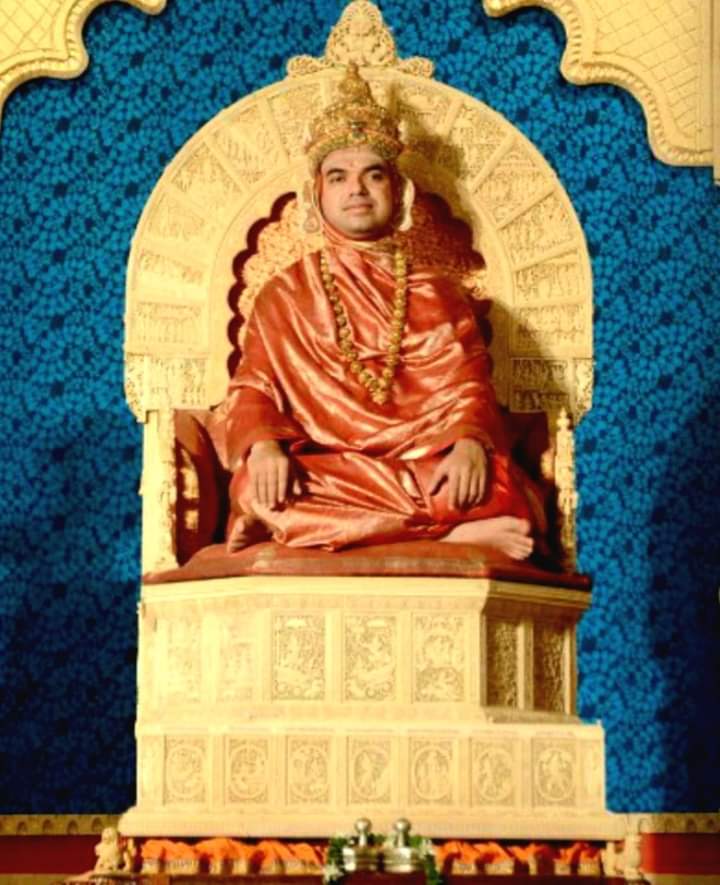 AshaC629's tweet photo. ವಿಶ್ವದ ಏಕೈಕ ಅವಿಚ್ಛಿನ್ನ ಪರಂಪರೆಯ ಜಗದ್ಗುರು ಶಂಕರಾಚಾರ್ಯ ಪೀಠವಾದ ಶ್ರೀರಾಮಚಂದ್ರಾಪುರಮಠದ 36 ನೇ ಯತಿವರೇಣ್ಯರಾಗಿ 1994 ರಲ್ಲಿ ಸಂನ್ಯಾಸಗ್ರಹಣ ಹಾಗೂ ಯೋಗಪಟ್ಟಾಭಿಷಿಕ್ತರಾಗಿ ಪರಮಪೂಜ್ಯ ಶ್ರೀಮಜ್ಜಗದ್ಗುರು ಶಂಕರಾಚಾರ್ಯ ಶ್ರೀ ಶ್ರೀರಾಘವೇಶ್ವರಭಾರತೀಮಹಾಸ್ವಾಮಿಗಳವರು 1999 ರಲ್ಲಿ ಪೀಠಾರೋಹಣಗೈದರು. #YogaPattabhisheka https://t.co/lJ1IMwPVuu