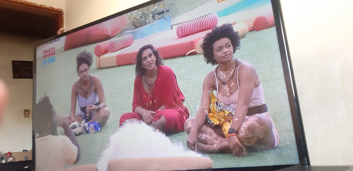 MoraesEdlaine's tweet photo. #bbb22 e falaram que com Arthur não ia ter graça hahahahha imagem de milhões #voltaArthur https://t.co/AtCWPx6n7N