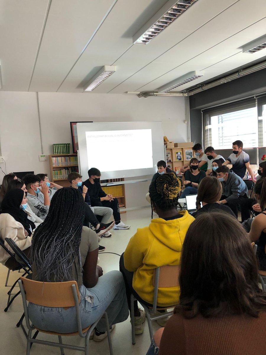 ie_martamata's tweet photo. Avui els de 4t d’ESO hem rebut la visita d’ex-alumnes del Marta Mata!!
Ens hem carregat de recomanacions i força per seguir endavant amb les nostres post-obligatòries!! #IEMM https://t.co/71LoDuNmwi