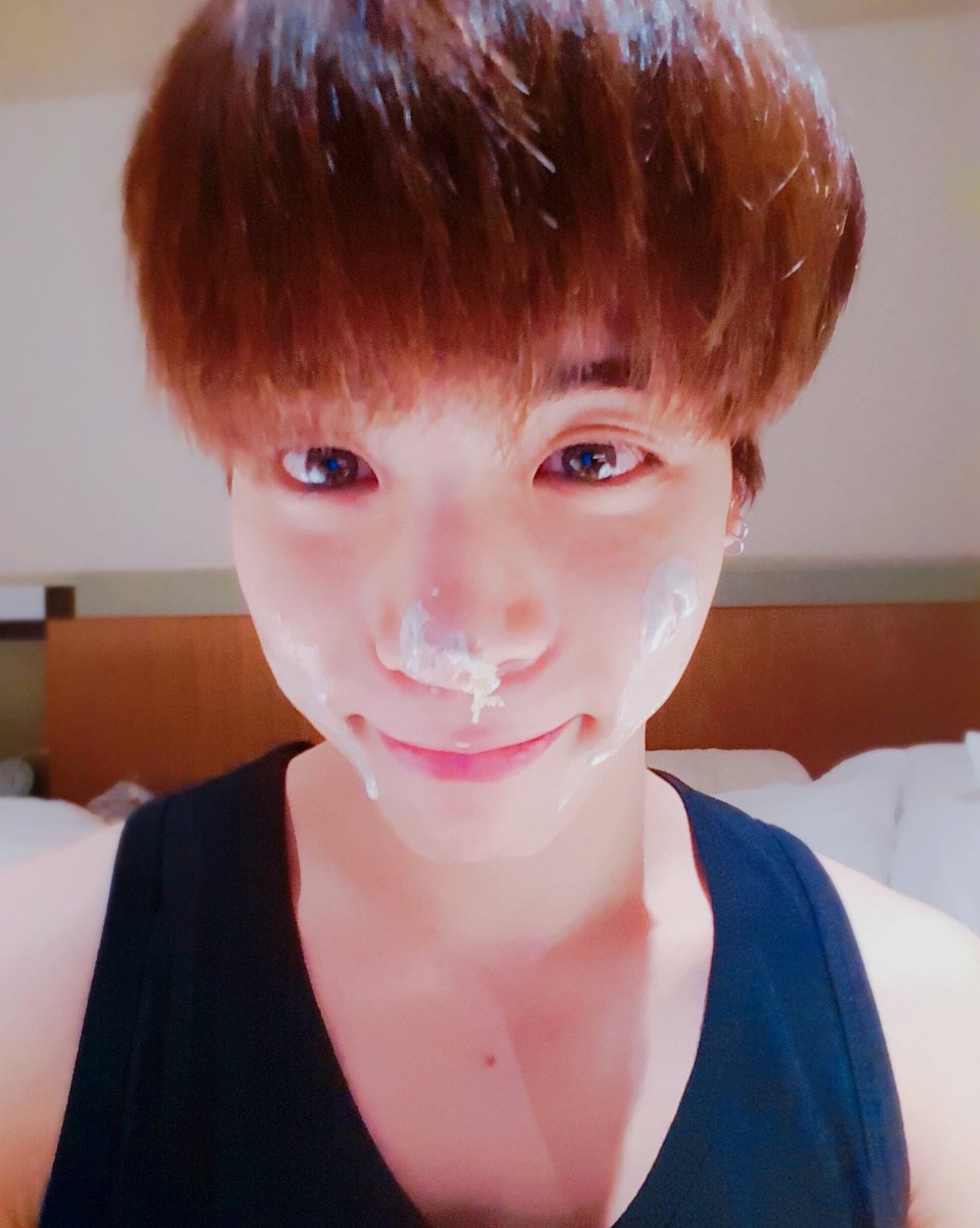 dimpleechan's tweet photo. thank you so much jonghyun-ah for teaching me how to be a better human being, for guiding me through bad days, for giving me good days, making me laugh, for showing me what is love, for always saying we worked hard after a tiring day.
#사월의_따뜻한봄_종현이에게 #HAPPY_JJONG_DAY https://t.co/Npq1c6wOMQ
