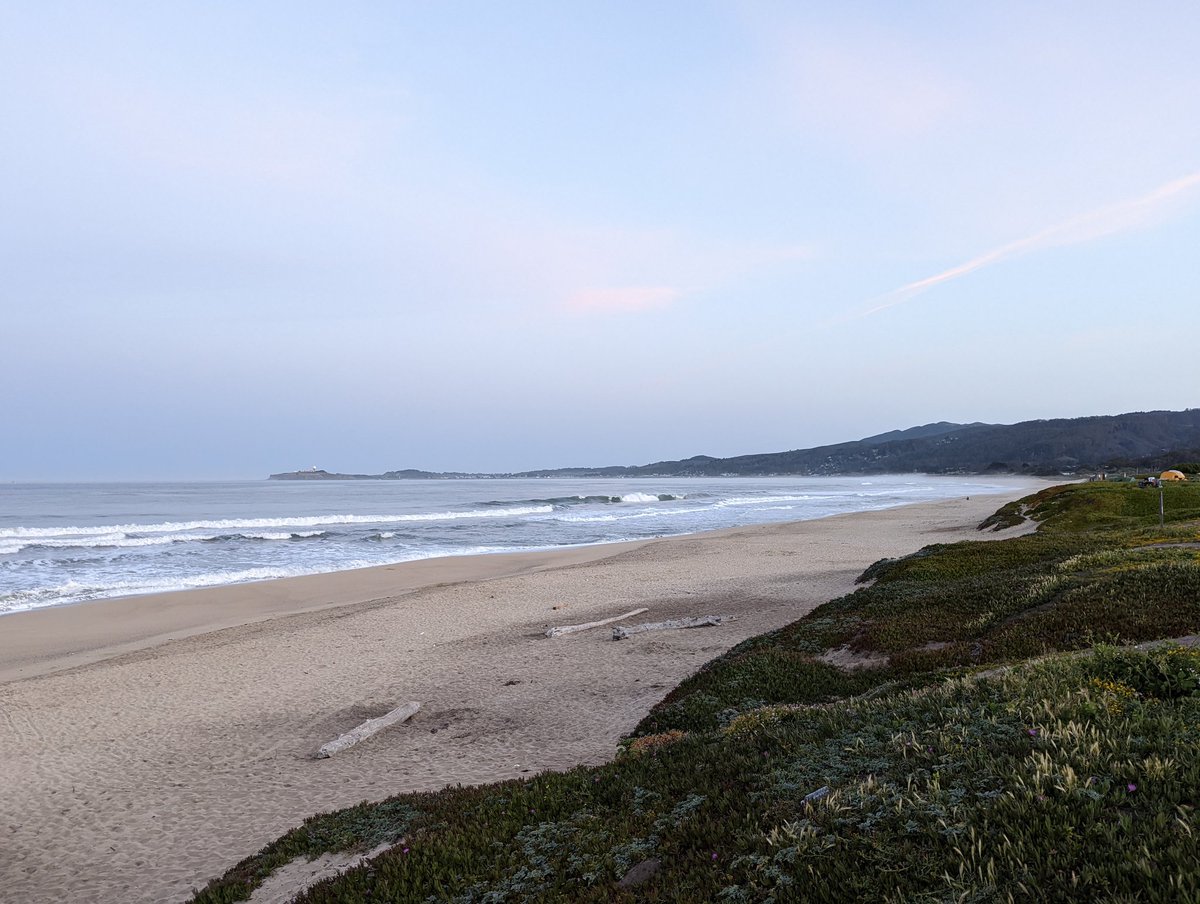 m1spike's tweet photo. Thank you Poseidon! A rare spring surfing day... High pressure and offshore winds lining up with an overhead north swell! Yewwwww! #getpitted #surfing #halfmoonbay https://t.co/Nos1eX2NCk