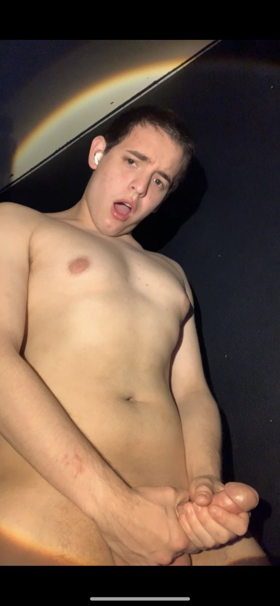 alphakadeblck's tweet photo. big dick boi🍆 https://t.co/y8gF10KWlE
