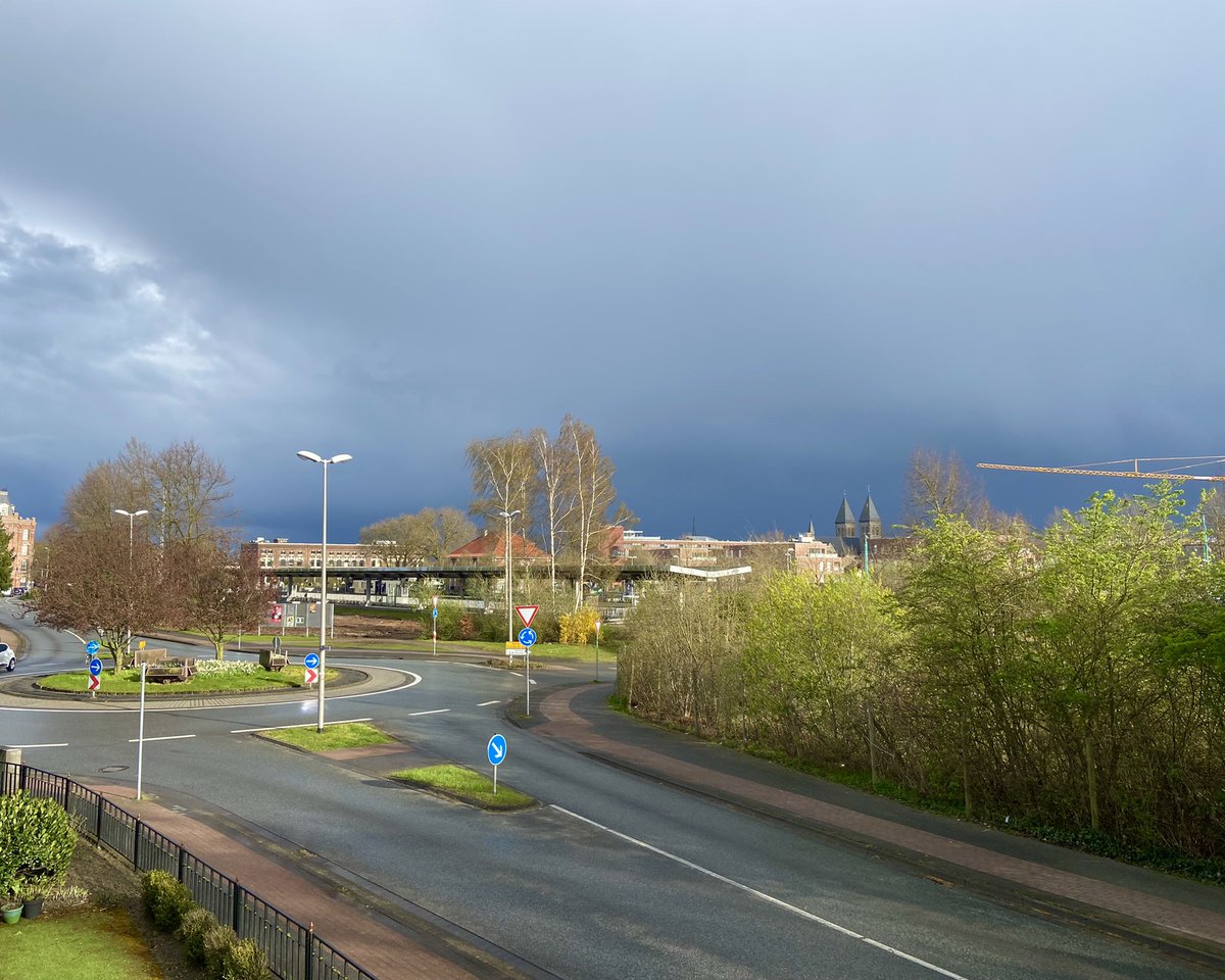 B_Visschedijk's tweet photo. Van alles wat: zon regen wind #weer #zon #regen #wind #weerfoto #rukwind o https://t.co/ukSlhitD6G