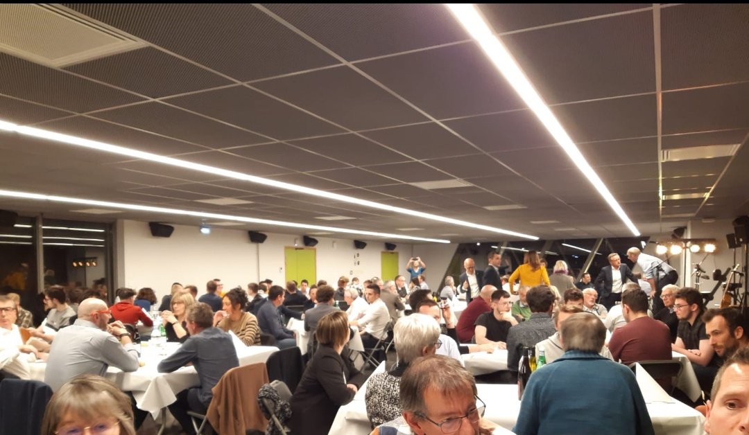 Le Pôle emploi de Cluses présent hier soir à la soirée de Gala du Robotfly organisévpar le Campus des métiers de la mécanique.
Encouragement des élèves français, belges et canadiens ! bravo à tous pour ces beaux projets 👏