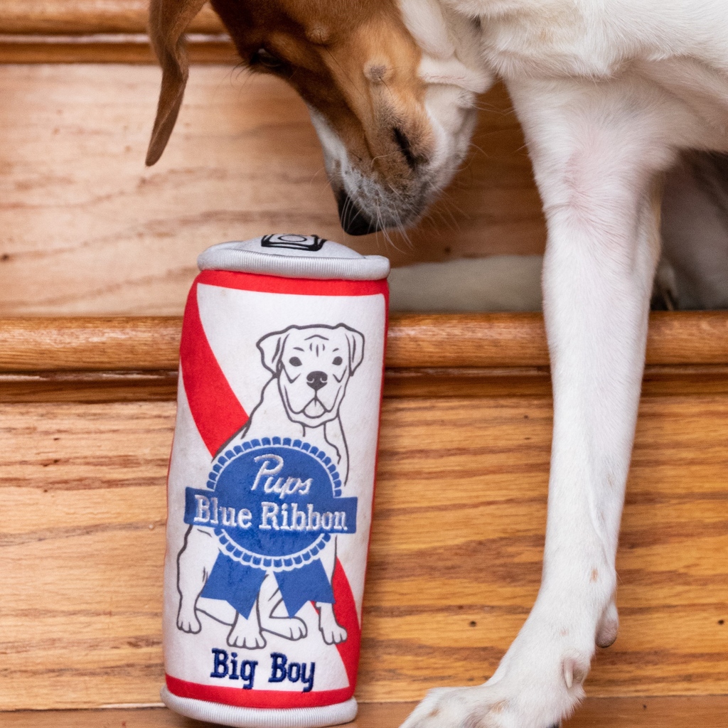 huxleyandkent's tweet photo. Happy National Beer Day! We hope you enjoy a refreshing Pups Blue Ribbon today 🍻
Available through the link in bio!
.
.
.
.
#nationalbeerday #beer #pupsblueribbon #dogtoy #parody #petretail #cutedog #dogmodel #doglover #dogmom #dogdad #lulubelles #powerplush #huxleyandkent https://t.co/F3usa2xFPq