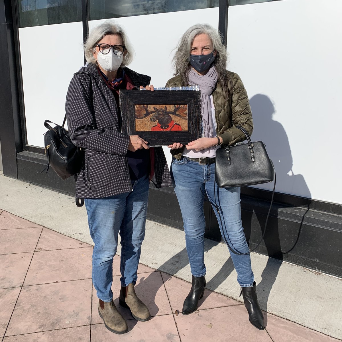 arTHANKS1's tweet photo. Artist Tannis Hopkins gifts her work Red Serge to nurse Lisa McLeod. Thank you for all you do for us every day, Lisa!

#arthanks #givingback #healingwithart #art #bcartists #callforsubmissions #fraservalley

#covid_19 #pandemic #pandemicart #yvr #yvrart #lowermainland https://t.co/W8uIF4Vxh4