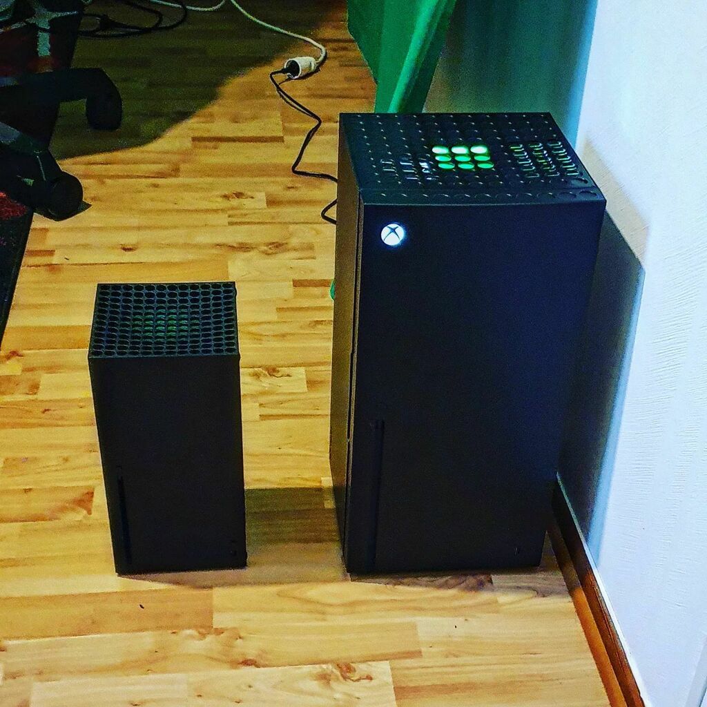 MekkUWorld's tweet photo. No, I don't have an Xbox Series 2 ๐คฃ
My new studio fridge came today ๐โค๏ธ
I will now stream closer to my @pepsi cans ๐๐
#xboxfridge #streamstuff #gamingthings @xboxse https://t.co/xgQOgBbUdw https://t.co/tABntsbDmk