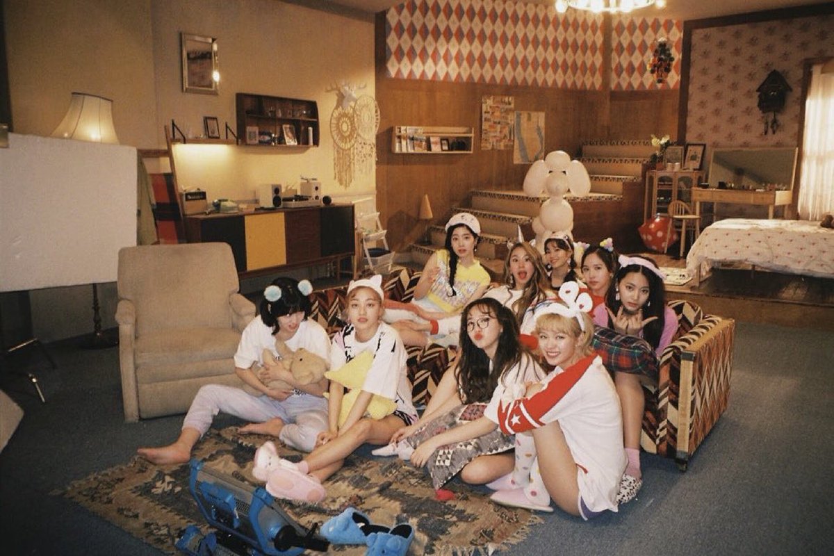 simp4twicee's tweet photo. Happy 3rd monthsarry to my lp fam <33. i know that we've all been through a lot in that span of 3 months, good and bad things happened. thank you for giving life to our au characters, and thank you for trusting me. i'm glad that i met all of you. ++ https://t.co/sXAI74Cidx