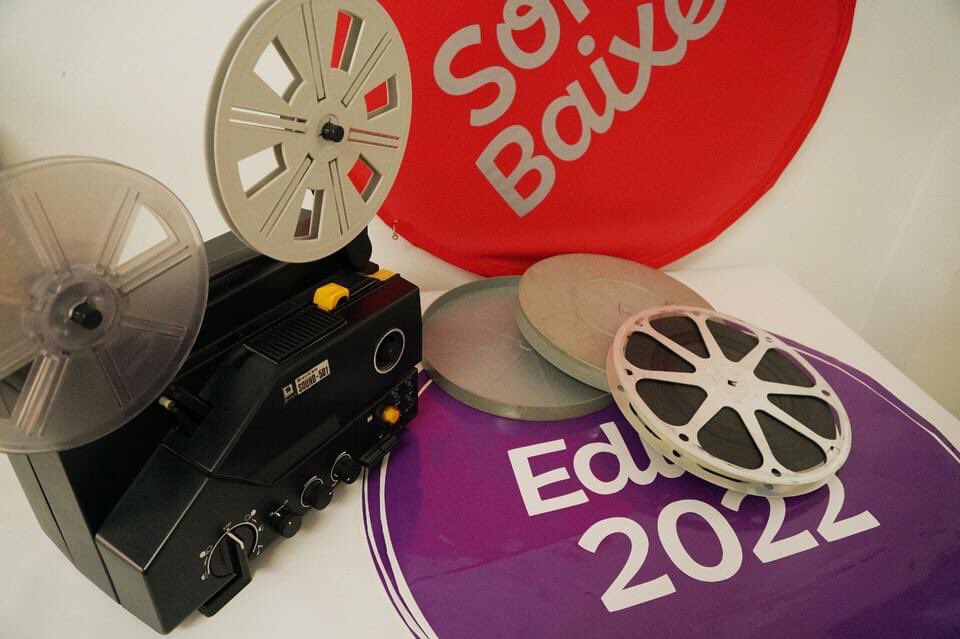 LaCasaCalba's tweet photo. Al #sonabaixet hi ha activitats per a tots els gustos... fins i tot projeccions cinematogràfiques com les d’abans.... en 16 mm i amb musica en directe del #drtruna... al magatzem del @TeatreRavalG entrades https://t.co/InrsldzrZY / amb @aj_gandia / https://t.co/LLOqV7ZR6j