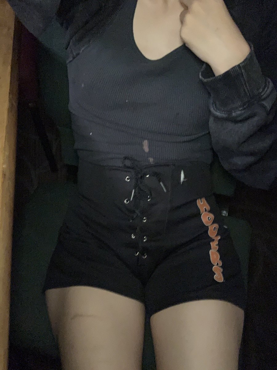 acidtro's tweet photo. I love wearing my hooter shorts. 💞🥰
#hooters #ThighsThursday #thighs #girlfriend #Egirl #gothicgirl #goth #emo #teensleak #asain #hands #tattoo #shorts https://t.co/iG2BwUH17R