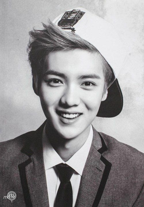 selucent's tweet photo. happy 10th anniversary to you too my love. i love you forever. 🧡

#LuHan https://t.co/LglU9FEMx6