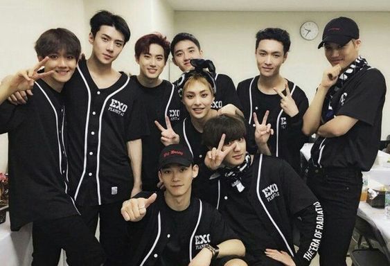 pcynagurl's tweet photo. Happy 10th anniversary!!! Thank you for being the passion and inspiration for EXOL. Thank you for working so hard. I'm so happy to know u guys <3 ily #10YearsWithEXO #AlwaysAndForeverEXO #EXOWeAreOneDecade #엑소와_함께한_아름다운_10년 @weareoneEXO @B_hundred_Hyun @layzhang https://t.co/Mx8b4SJqLm