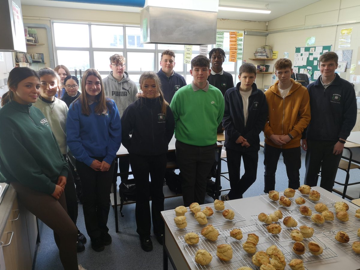 trionoidehomeec's tweet photo. We were delighted to welcome Oleksandr and Illia from Ukraine to @Trionoide today. The boys joined 4A1 and were introduced to their classmates. The group worked in pairs to make Irish tea scones and got to know each other over a cup of tea afterwards ☺️☕  #Community #Welcome https://t.co/fLv3IZ7XGs