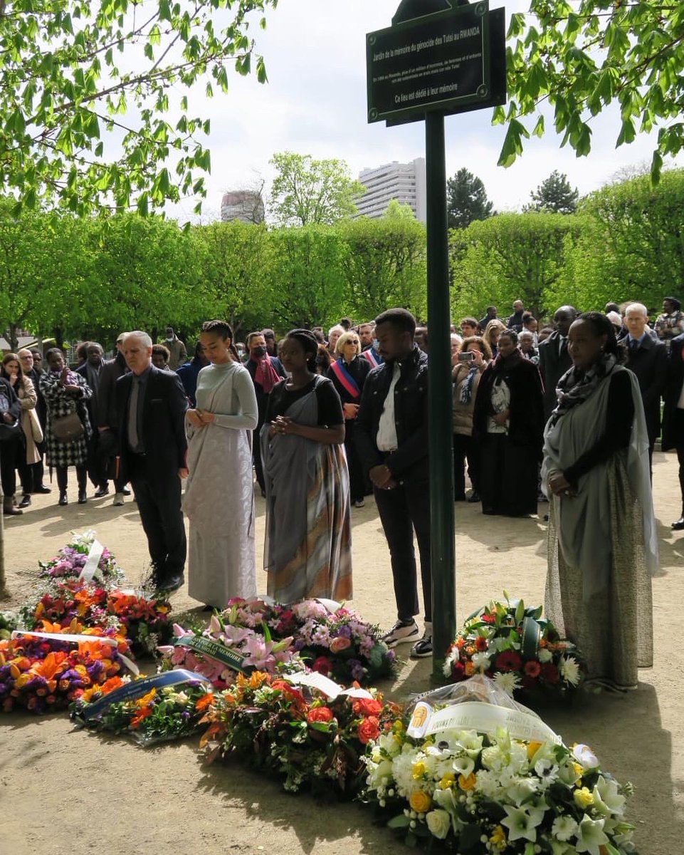 IbukaFrance's tweet image. Nous commémorons aujourd’hui pour la 28ème année le génocide perpétré contre les Tutsi au Rwanda. Contre l’oubli, la négation et la haine : souvenons-nous. Kwibuka 🕯

Nous remercions infiniment les représentants d’Etats, les élus, partenaires et citoyen.nes présents à nos côtés.
