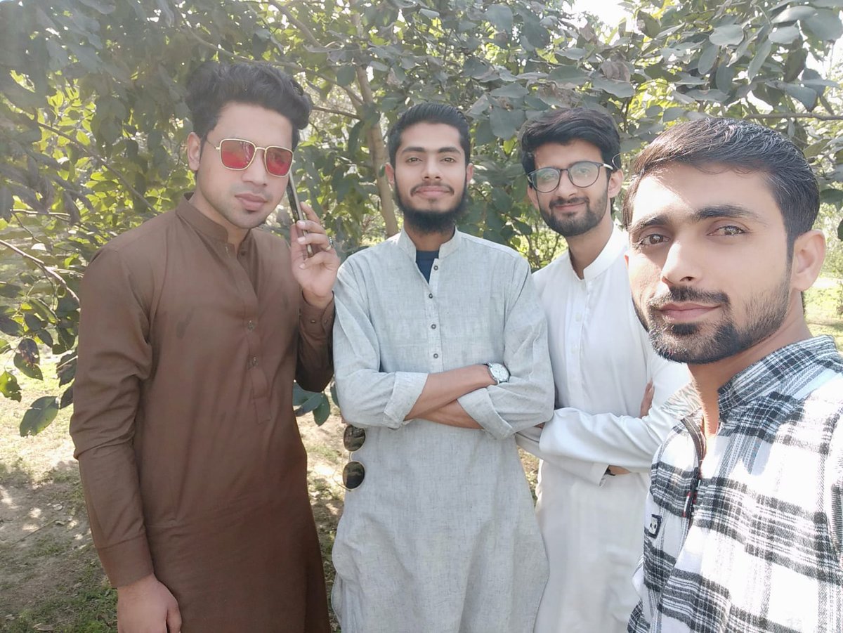 IamUmartariq's tweet photo. Buddies group of Virtual university of Pakistan.
#universityfriends #buddies #umartariq #sufyanhabib #azeembajwa #touqeerabads #virtualuniversity https://t.co/ruPSiyndGE