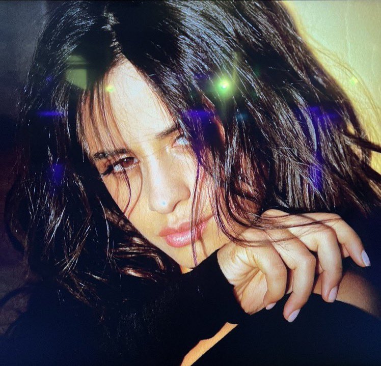 workingforcc's tweet photo. [...] Gracias a mis hermosos, amorosos y preciosos fans por ser tan pacientes, amables, cariñosos y empáticos. Gracias por amarme tanto a mí y a mi arte, es un gran honor ser parte de sus vidas ..." — Camila Cabello en los agradecimientos de su álbum 'Familia'. https://t.co/KDaltjZnbn