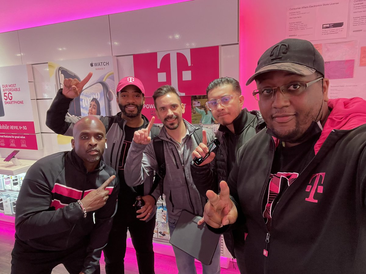 Great leaders that I aspire to be more like stopping by to drop pearls of wisdom for my team!!

@blake_jermaine @eddy_grijalva @NYAdamJohnson @OmarAssurant @AmrWahba1080 @indira_gando @TMobile #WinTogether #NeverStopGrowing #CreateHappyCustomers #ChampionChange #NorthEastEmpire