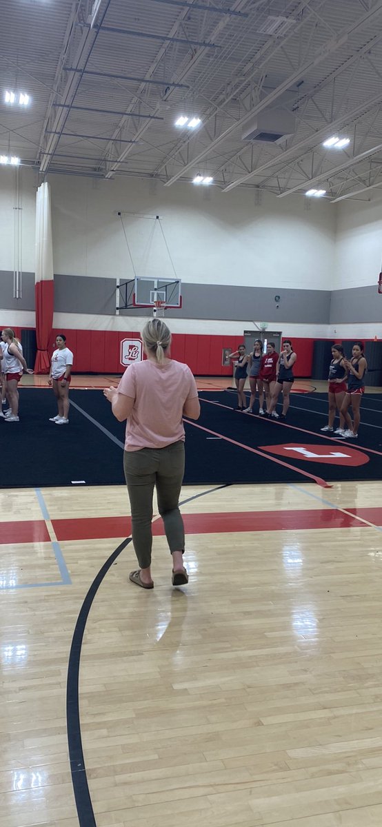 OLuBoburka's tweet photo. Head Stunt Coach Shannon May instructing her team this morning.  Since taking over the program a little over a month ago, she has this group on the right track and have already claim their first victory.  Keep at it Coach!! @OLu_Athletics https://t.co/i7eh7aPZfu