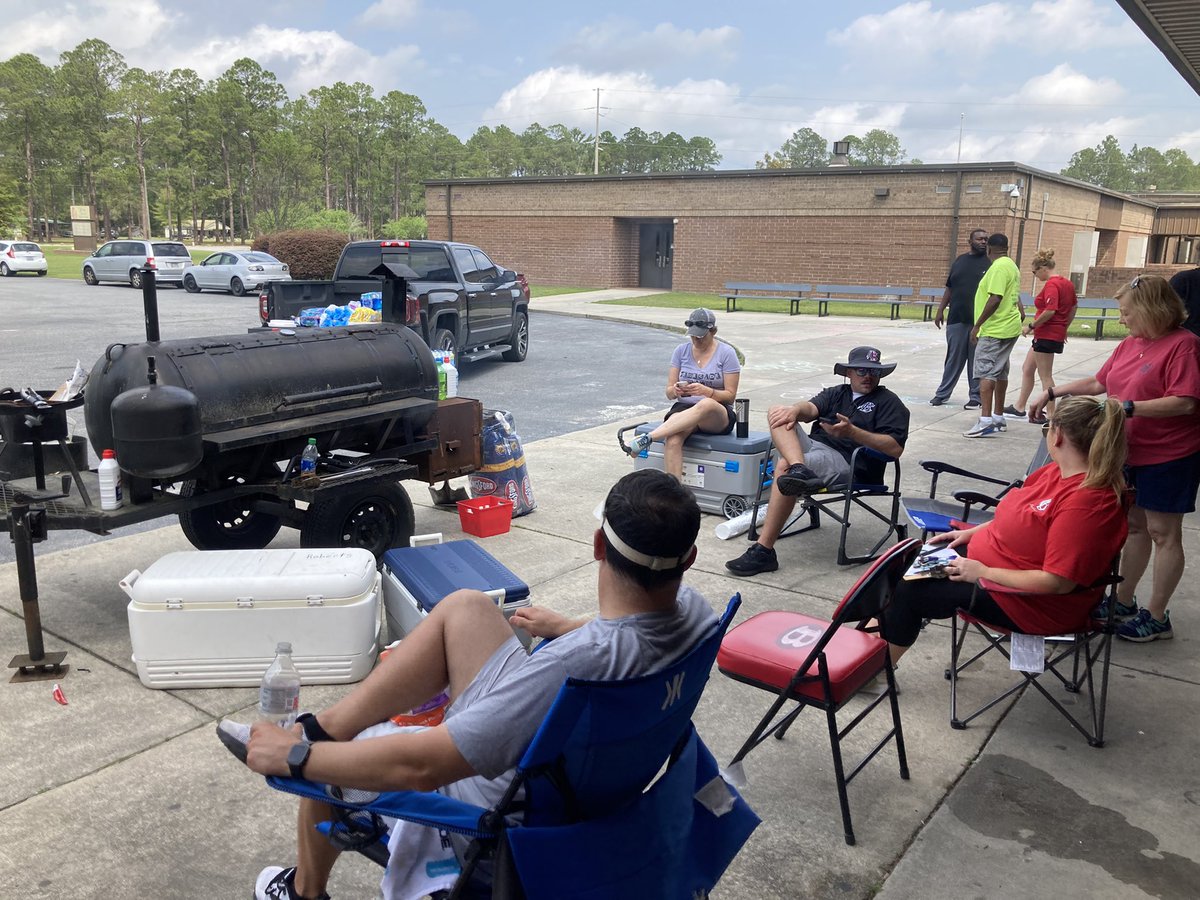 blakenesmith's tweet photo. BCMHS family coming together to help the community!! Food cooking and tons of stuff donated! Proud to be part of this ELITE group! @BryanCountyMHS https://t.co/otUi999Ls1