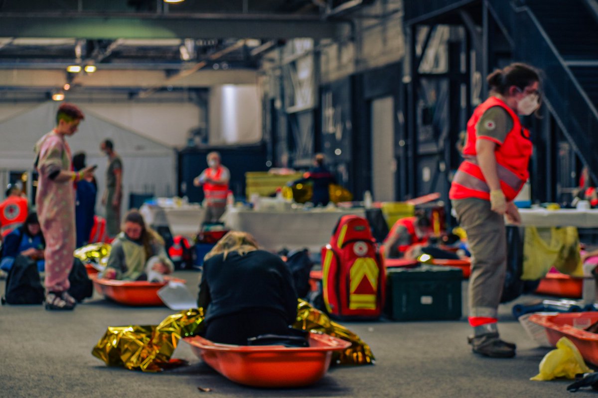 Prefet14's tweet photo. De la petite traumatologie à l'alcoolémie excessive, pompiers, bénévoles secouristes des associations agréées sécurité civile et urgentistes prennent en charge les carnavaliers pendant toute la durée du #CarnavalCaen.
🔴 Soyez prudents et limitez la consommation d'alcool !! https://t.co/5wYQoX1bCD