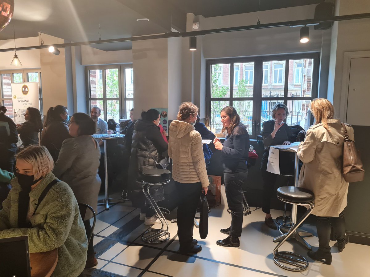 #TousMobilisés En direct du <a href="/MoxyLilleCity/">Moxy Lille City</a> . #jobdating métiers de l'hôtellerie restauration. <a href="/SeverineDelong/">Delong Severine</a> <a href="/MSavary_PE/">Murielle Savary</a> <a href="/AmarBouacem/">BOUACEM Amar</a> @poleemploi_HDF