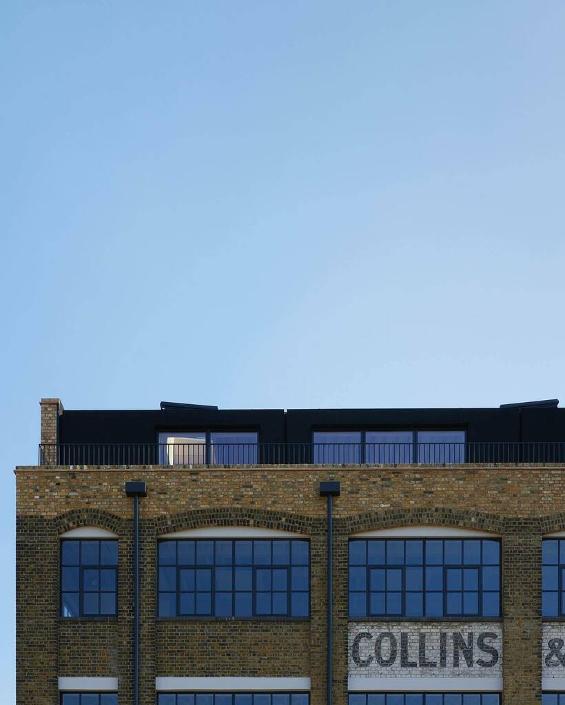 JonKempner's tweet photo. When the sun is shining everything looks great. Love this image from a recent shoot. An incredible, meticulous refurbishment and extension of an Edwardian warehouse into 16,000sq.ft of light filled, commercial office space.

@jonkempner for architectural… https://t.co/36pZFzpJmC https://t.co/xtNMy9Cg7v