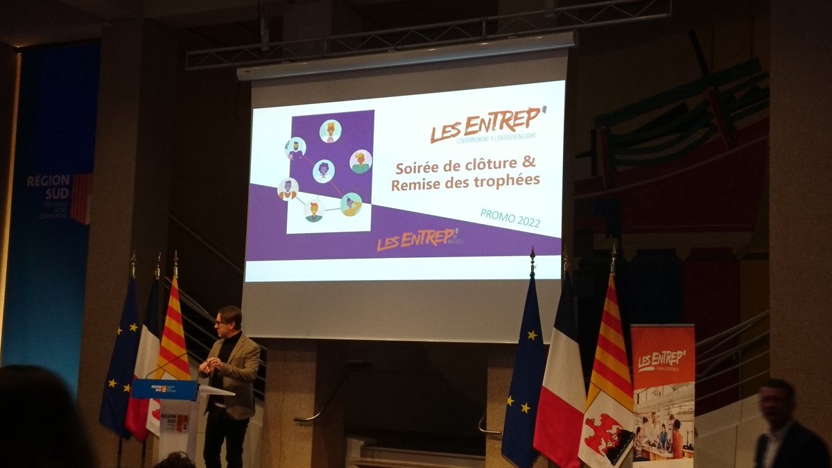 Un club de fans de personnel pour soutenir  les élèves de <a href="/CentraleMars/">Centrale Marseille</a> lors de la soirée de clôture <a href="/LesEntrepAM/">Les Entrep' Aix-Marseille</a>. Let's cross the finger pour les lauréats !