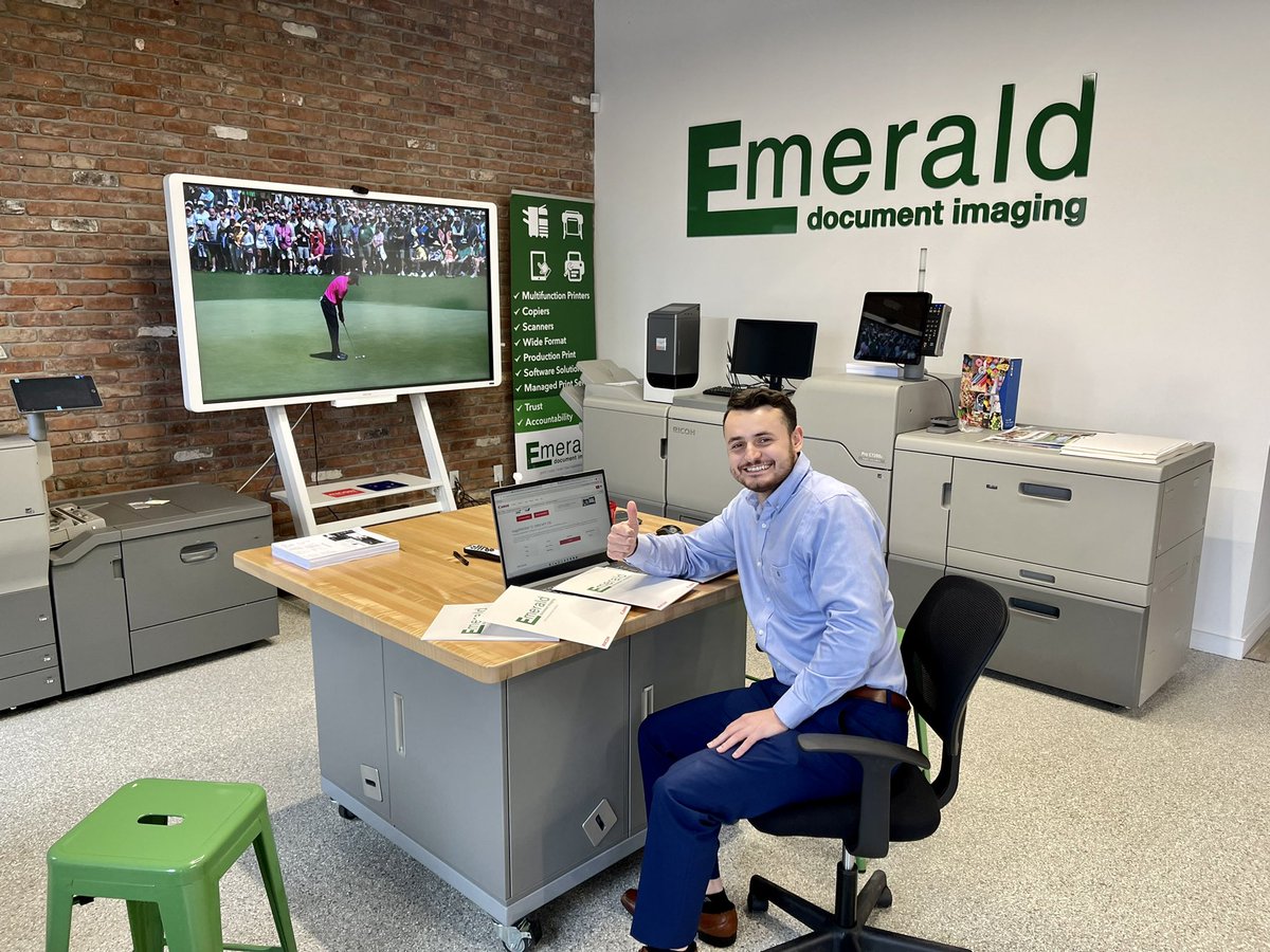 EmeraldDocument's tweet photo. Everyone can use a 75” interactive whiteboard in their office! The Ricoh D7500 is designed for a collaborative work environment for presentations, video meetings, marking up drawings, AND watching the Masters Tournament. 
@RicohTweets #technology #ricoh #themasters #golf https://t.co/Cl57L7jawW