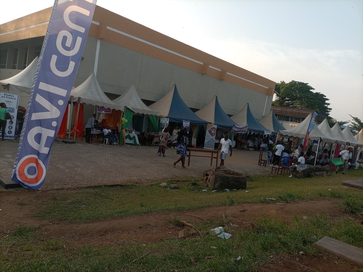 LudovicKamdem's tweet photo. Je vous souhaite la bienvenue aux journées promotionnelle du savoir faire des étudiants de l'ESSEC de Douala (PROM'ESSEC)
#PROMESSEC
@EssecEvents
#UniversiteDeDouala https://t.co/K0yodsICOo