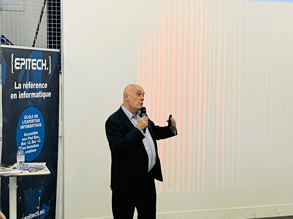 MadiSeydi's tweet photo. Intervention de Philippe Gabilliet, Professeur @ESCP_bs et fondateur de La Ligue des Optimistes 👍🏾😉#MCWomaccelerator22 #Womaccelerator https://t.co/4gL6rUnT0J