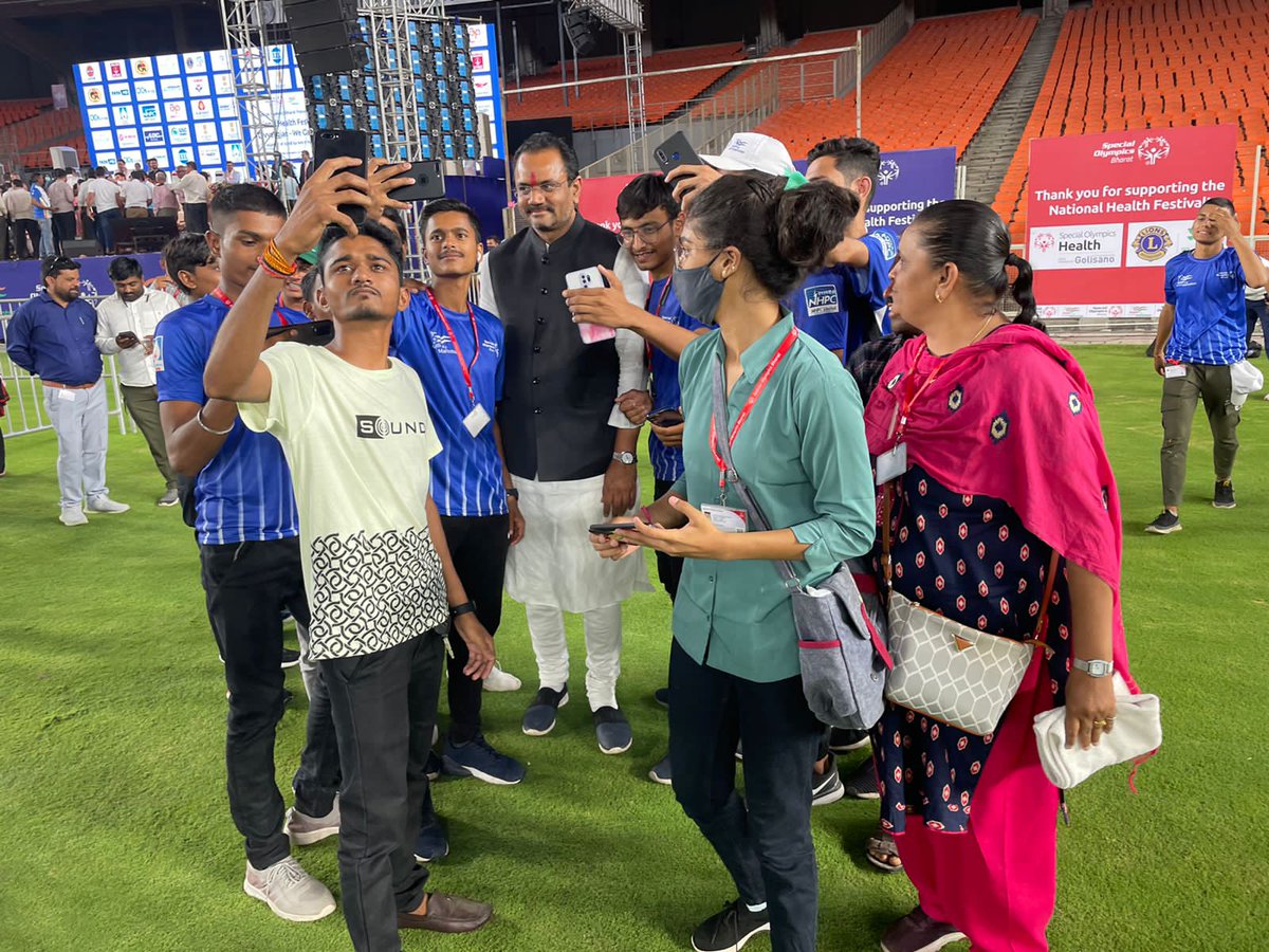 jitu_vaghani's tweet photo. વિકલાંગતા તનથી નહિ પણ મનથી હોય છે...

ઈશ્વરે દિવ્યાંગોને એક વિશિષ્ટ સિદ્ધિ અને શક્તિ આપી છે ત્યારે દિવ્યાં��જનો પ્રત્યે સંવેદનાસ્પર્શી અભિગમ સાથે એક સંકલિત સમાજનું નિર્માણ કરીને, દિવ્યાંગ ભાઈ-બહેનો માટે સન્માનીય સ્થાન આપવા ભાજપ સરકાર પ્રતિબદ્ધ છે. https://t.co/9zjEVXflyk