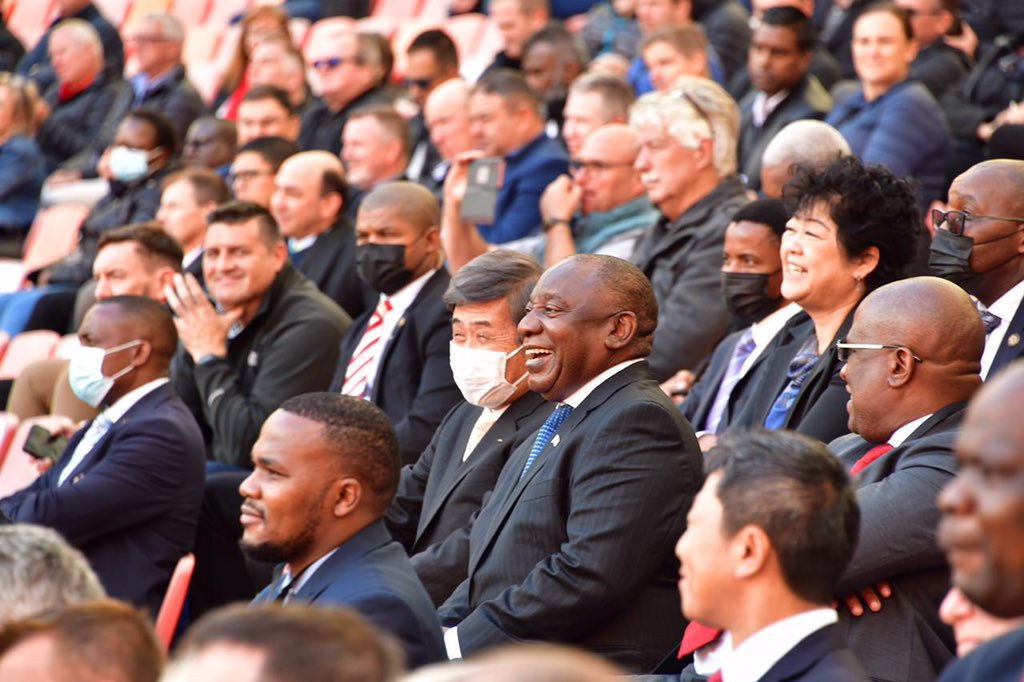 PresidencyZA's tweet photo. [PHOTOS]: President @CyrilRamaphosa at the launch of the new locally manufactured ISUZU D-MAX bakkie. The launch signifies the realisation of an investment commitment by Japan’s Isuzu Motors Limited that forms part of the investment drive set in motion by the President in 2018. https://t.co/JwVgntwrII